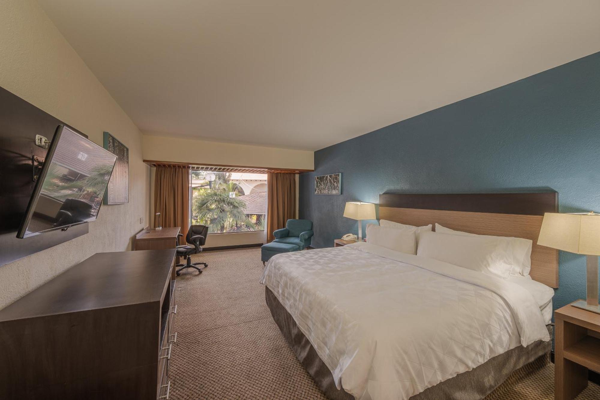 King Room with Garden View - Non-Smoking